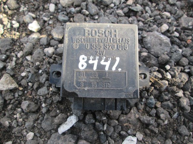 Блок реле стеклоочистителей мерседес 2219 6X2 385.528 0335320016